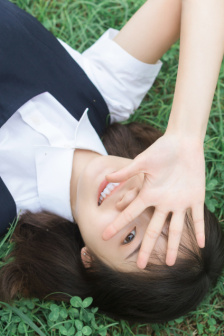 女人扒开双脚让男人捅了